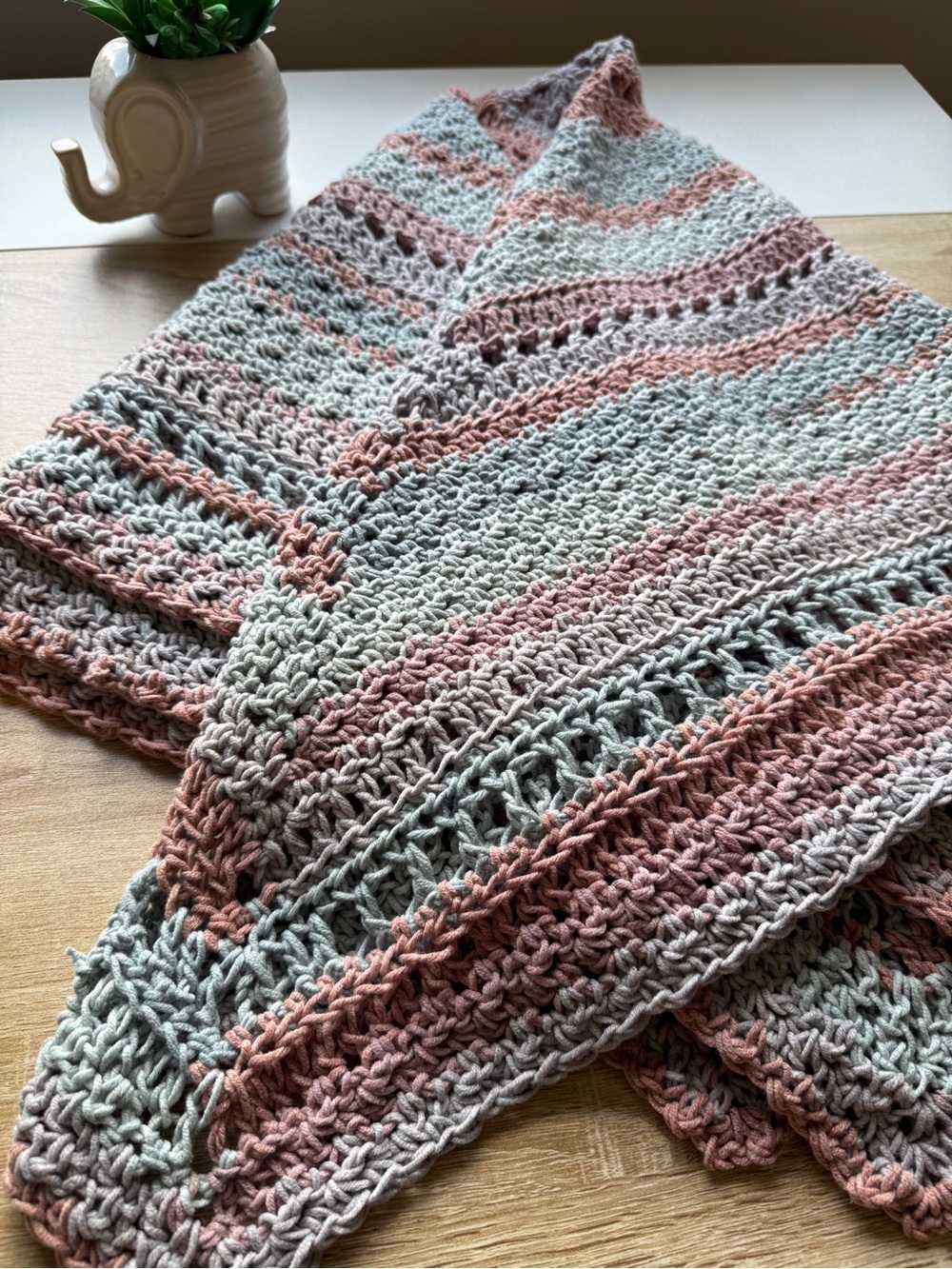 Handcrafted Crochet blanket for baby and kids in Dusty Pink and mint